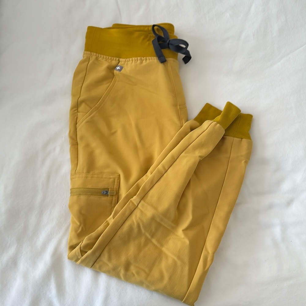 Figs Zamora Jogger Pant XXS Petite Mustard Yellow